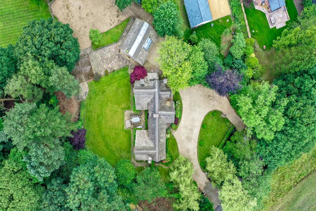 5 bedroom detached house/1.6 acres plot for sale in Hulse Heath Lane, Mere, WA16